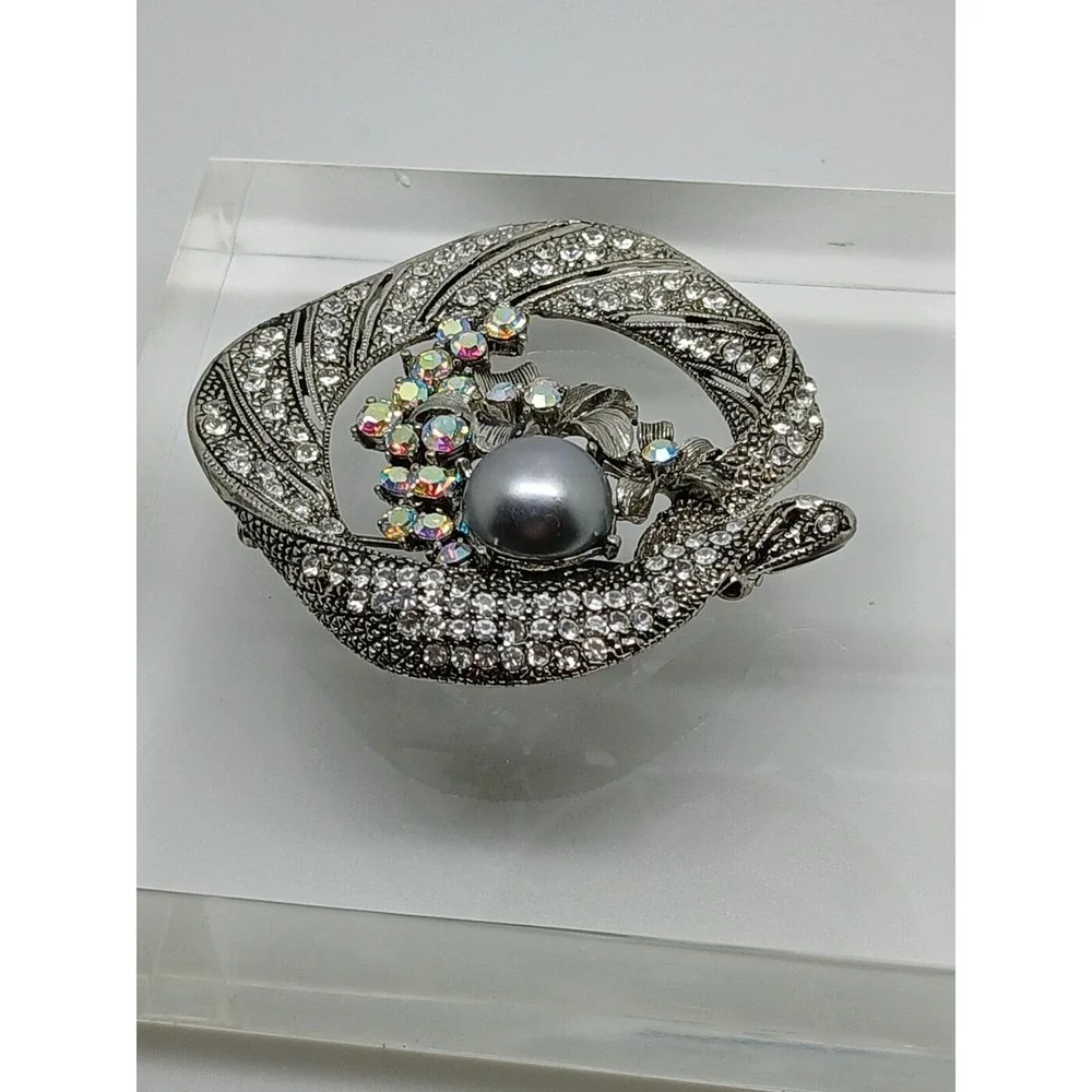 Gorgeous Vintage 90's Antique Style Grey Pearl Rhinestone Crystal AB‎ Brooch